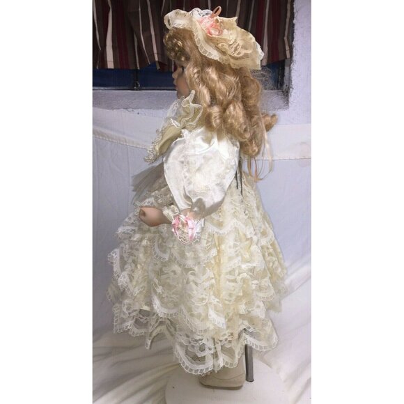 KATHERINE Collectible Memories Beautiful Vintage Hand Crafted Porcelain Doll 29" - Picture 6 of 12
